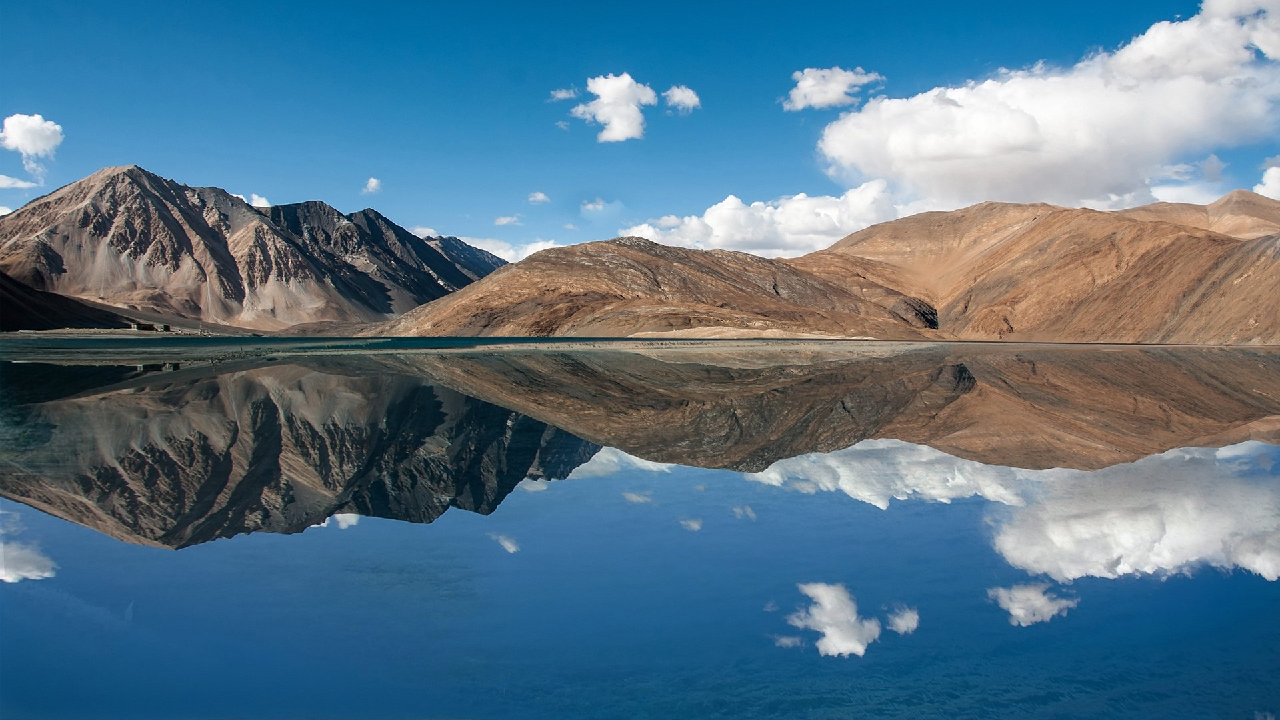 Leh Ladakh – 6 Nights / 7 Days Tour Package with Turtuk, Nubra, Pangong & Monasteries